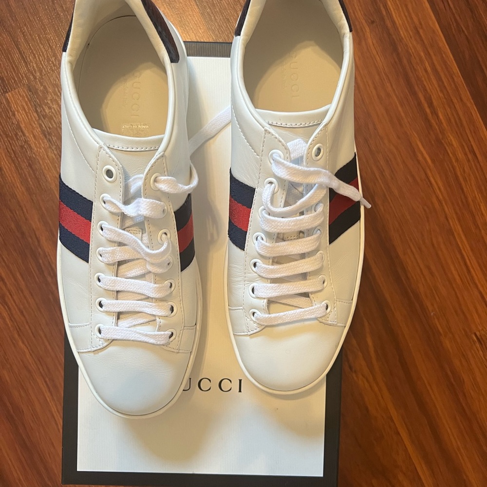 Gucci tennis shoes 37+red, white and blue worn once for a couple of hours